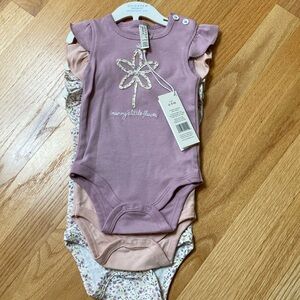 NWT organic chickpea 6-9 month 3 pack bodysuits